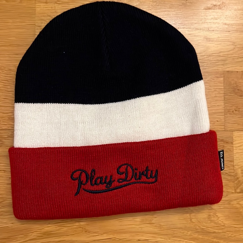 New Undefeated beanie “Play Dirty” One size red white blue
